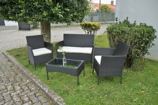 Conjunto jardín mimbre negro + mesa