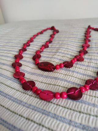 Collar madera rojo-rosa