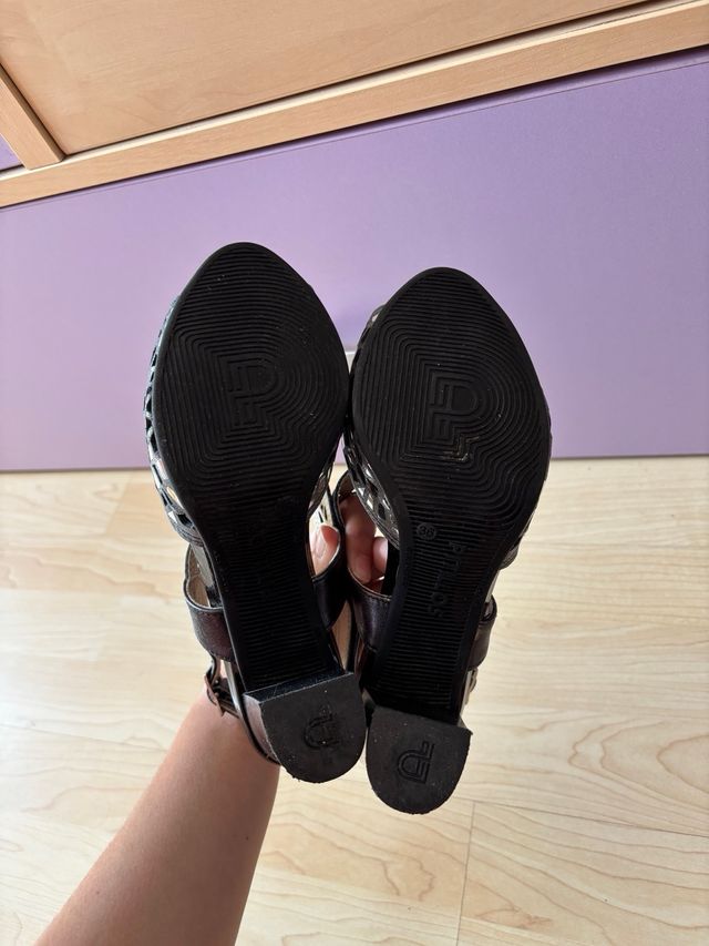 Sandalias Pitillos negras y plateadas