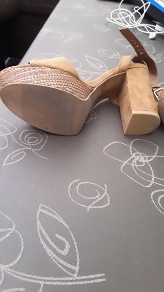 SANDALIA MARRON TACON 37