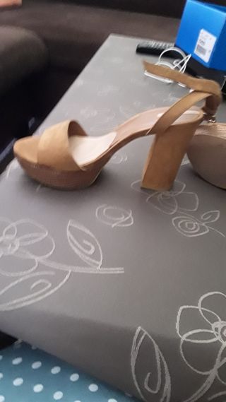 SANDALIA MARRON TACON 37