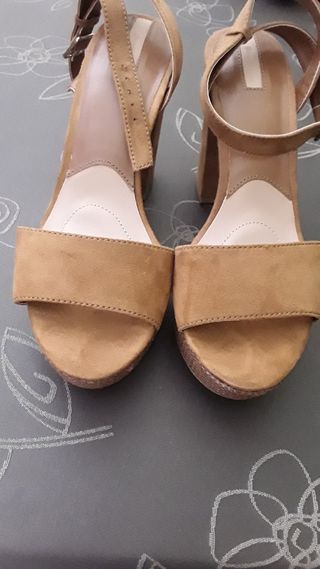 SANDALIA MARRON TACON 37