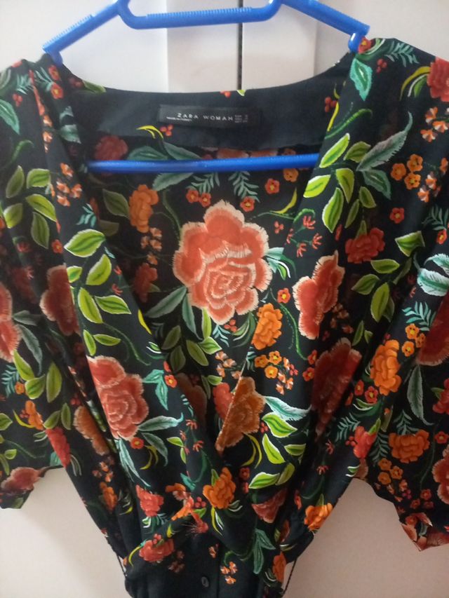 Vestido floral Zara