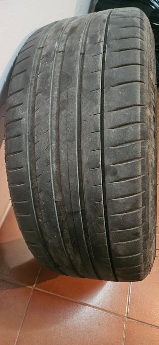 Dos neumáticos Michelin Pilot Sport 4