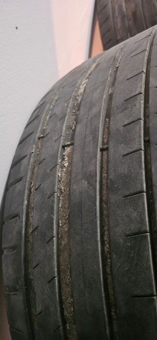 Dos neumáticos Michelin Pilot Sport 4