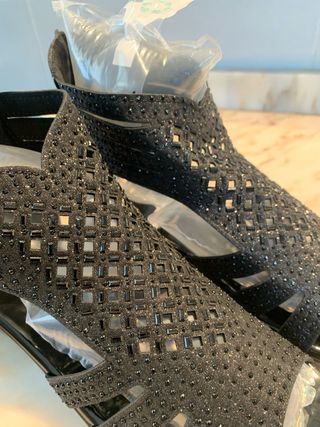 Sandalias negras mujer tacón bajo