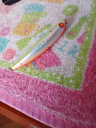 Señuelo de pesca poco usado.
