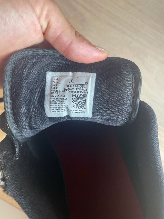 Zapatillas Jordan 1 Low - Negras y Rojas