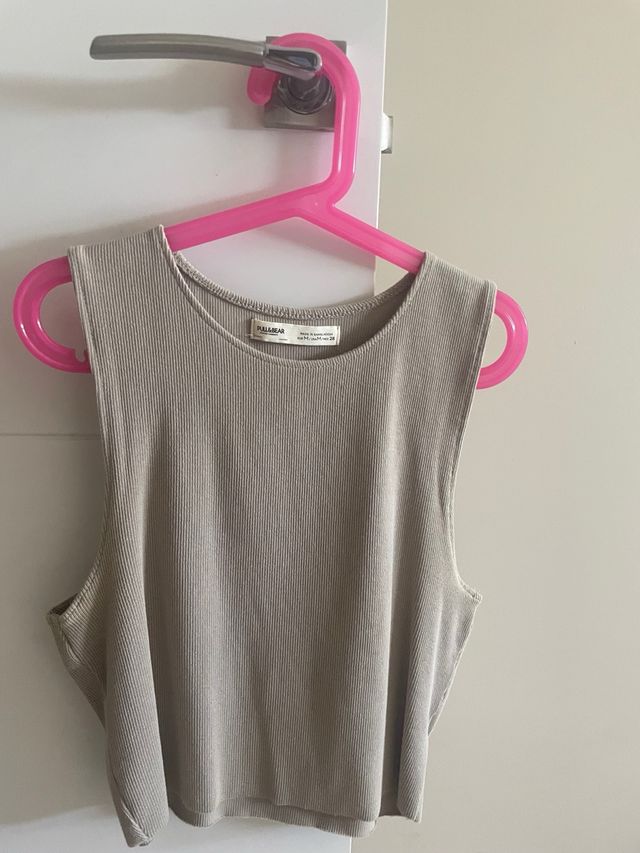 Top sin mangas crema Pull & Bear