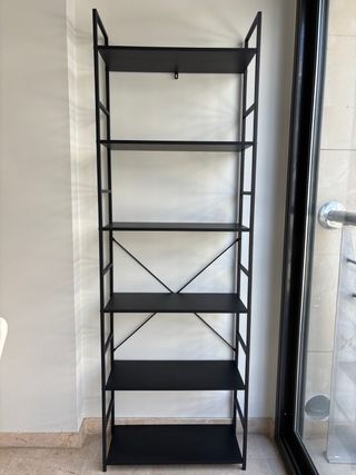 Estantería negra metal y madera