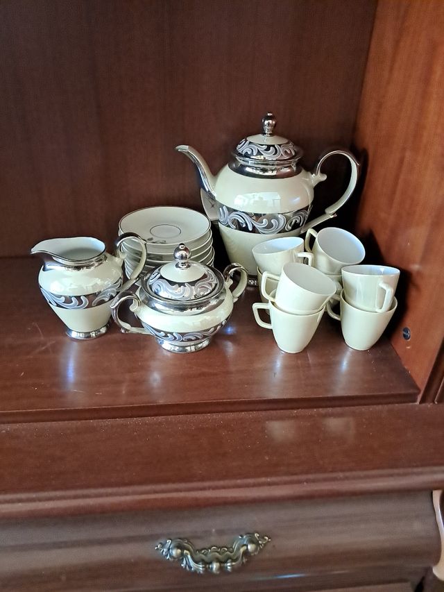 Juego café porcelana beige plata