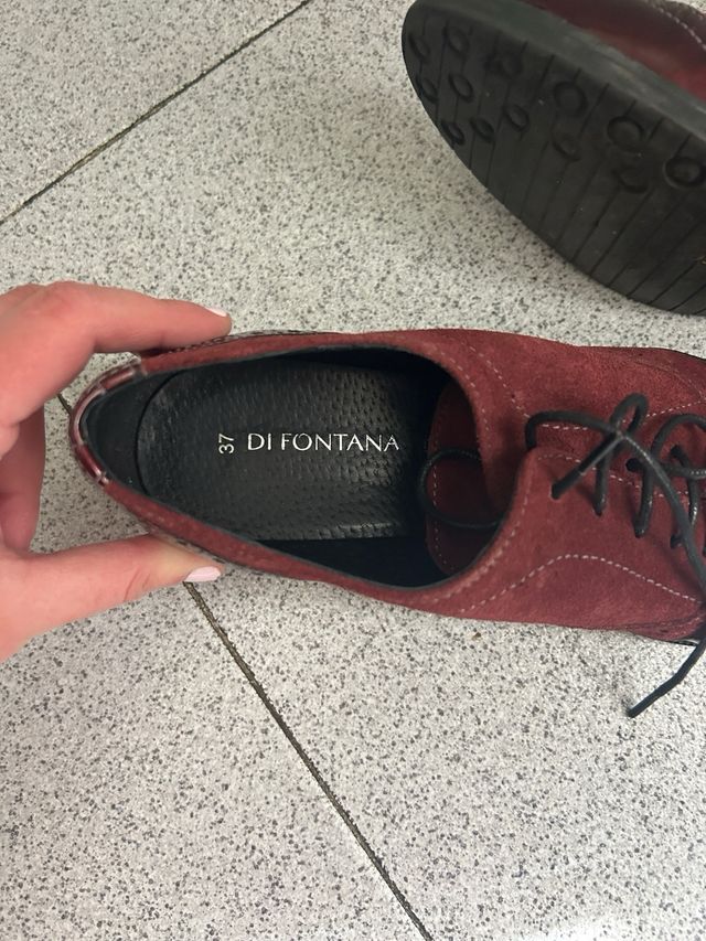 Zapatos de ante y charol granates