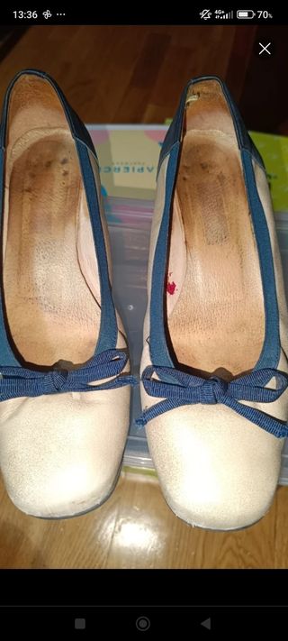 Zapatos piel beige y azul