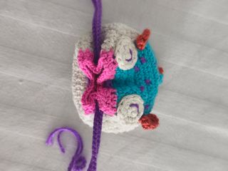 Monedero / funda de auriculares con forma de pez