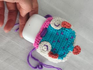 Monedero / funda de auriculares con forma de pez