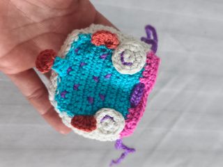 Monedero / funda de auriculares con forma de pez