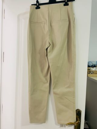 Pantalones polipiel beige