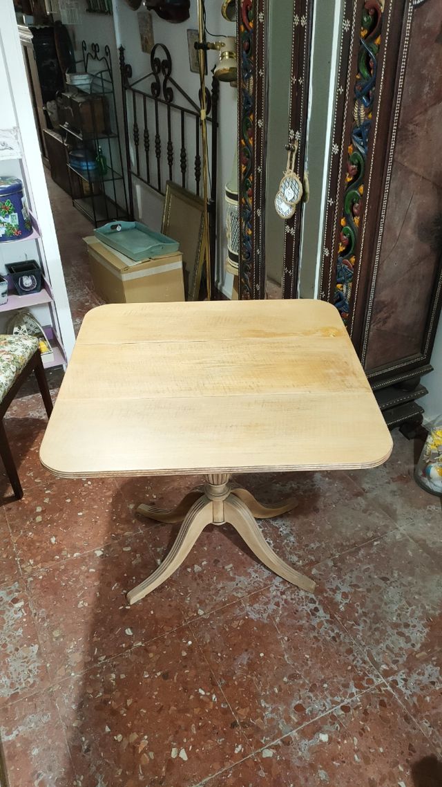 Mesa plegable antigua de madera