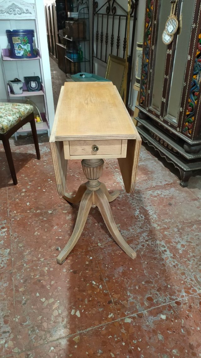 Mesa plegable antigua de madera