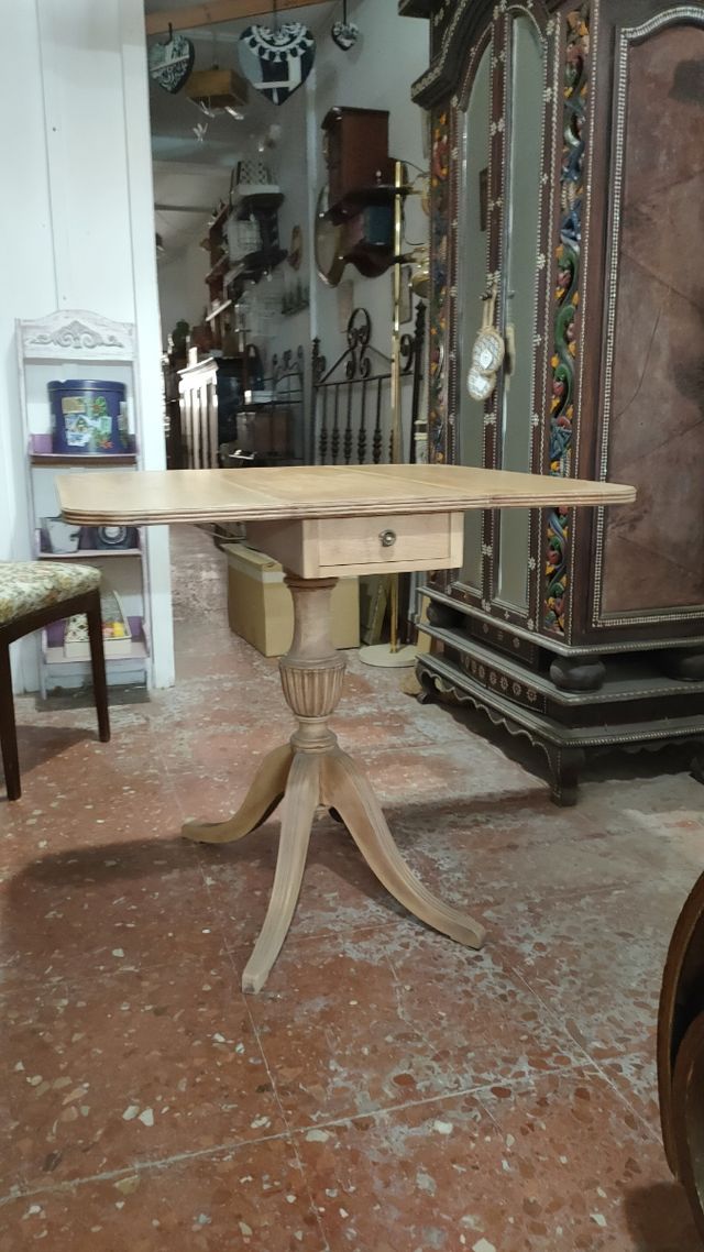 Mesa plegable antigua de madera