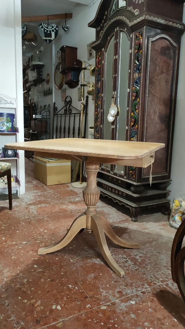 Mesa plegable antigua de madera