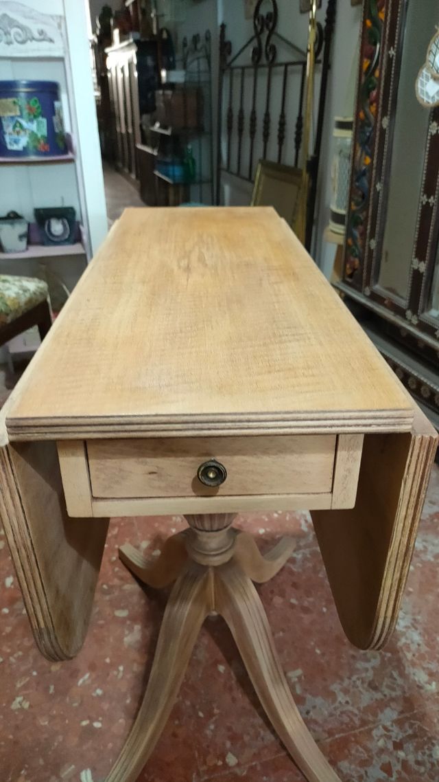 Mesa plegable antigua de madera