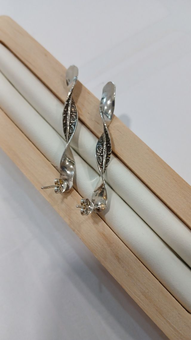 Brincos pendentes em prata.