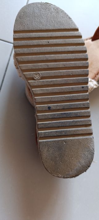 Sandalias plataforma beige y marrón (no marca)