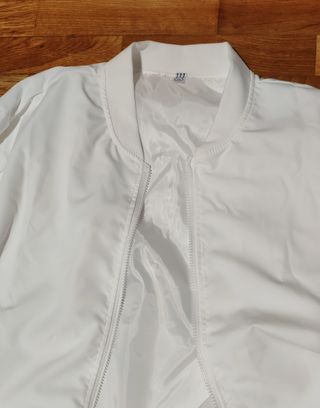Chaqueta bomber blanca