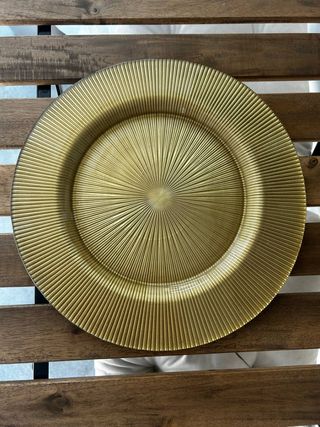 Plato dorado resistente 2€/ unidad (6 unidades)