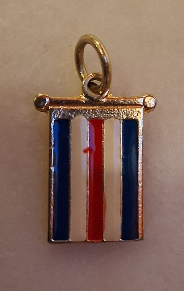 Ciondolo bandiera nautica dorato