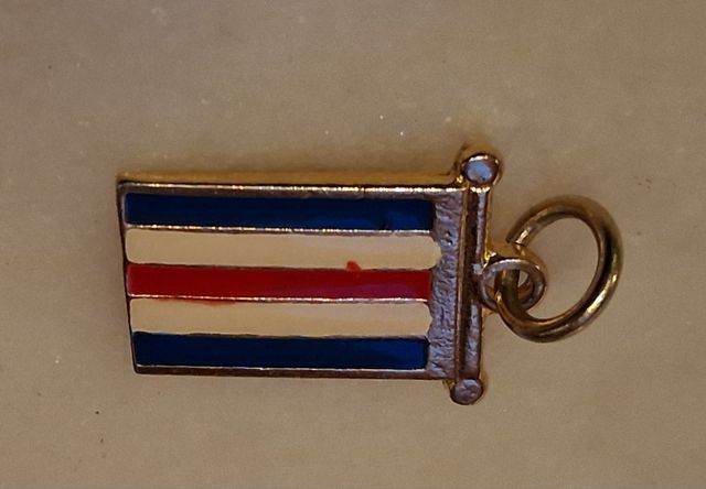 Ciondolo bandiera nautica dorato