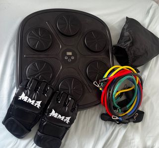 maquina boxeo musical + guantes MMA y gomas