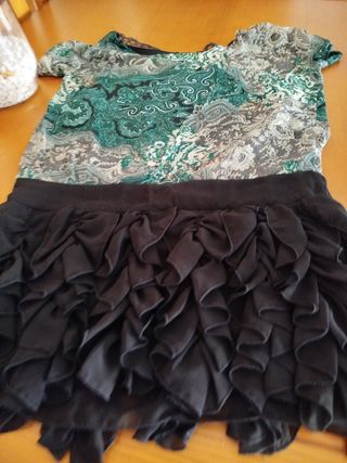 Vestido corto verde y falda negra