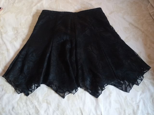 Conjunto fiesta: blusa roja & falda negra