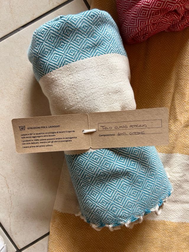 Teli spiaggia o montagna, è rimasto quello viola.