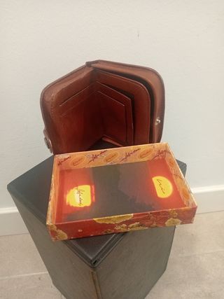 Monedero/ billetera de cuero "Salvadores".