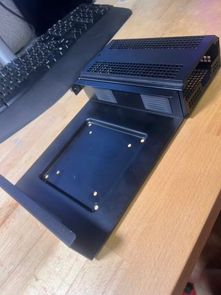 MiniPC Dell Optiplex 7040 Tiny con I7 6700T, 16GB di RAM DDR4 e disco NVME da 2TB