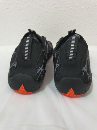 Zapatillas agua - negras y naranjas