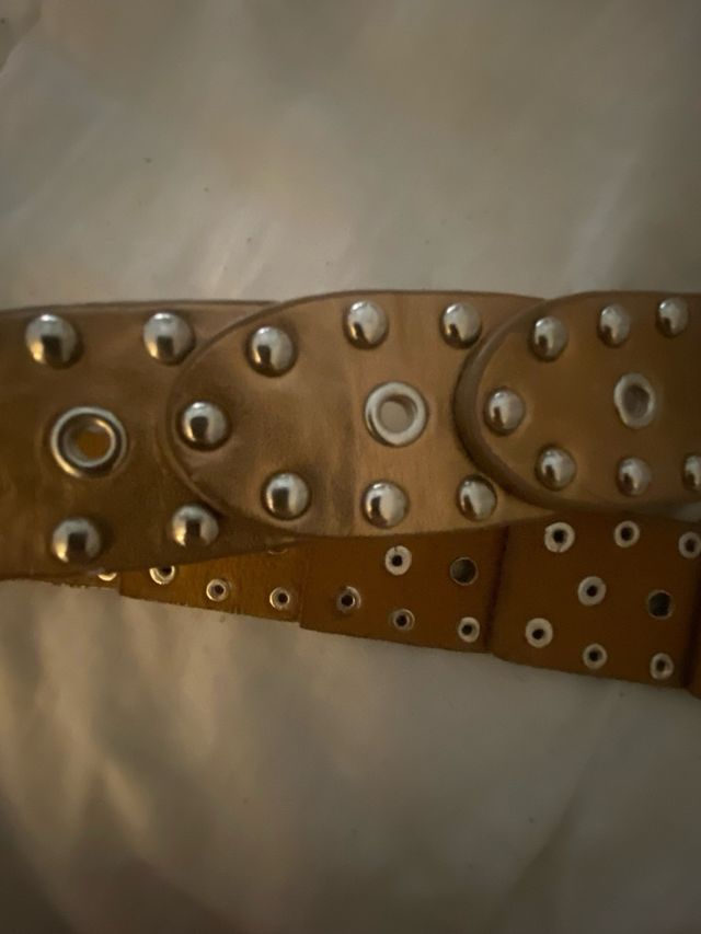 Cinturón cuero dorado bronce niña rachuelas