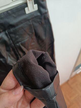 Leggings de cuero con cremalleras