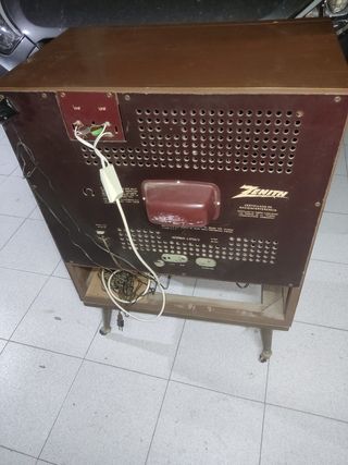 Televisor antiguo marca Zenith
