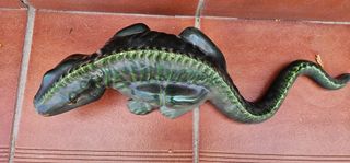 Iguana de cerámica verde