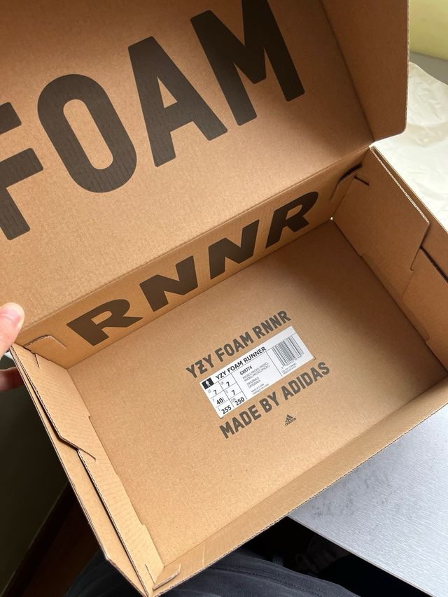 Yeezy Foam RNNR MX CREAM CLAY T40