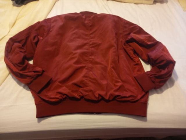 Cazadora bomber roja