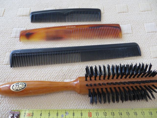 1 Cepillo + 5 peines x 1 eur en total