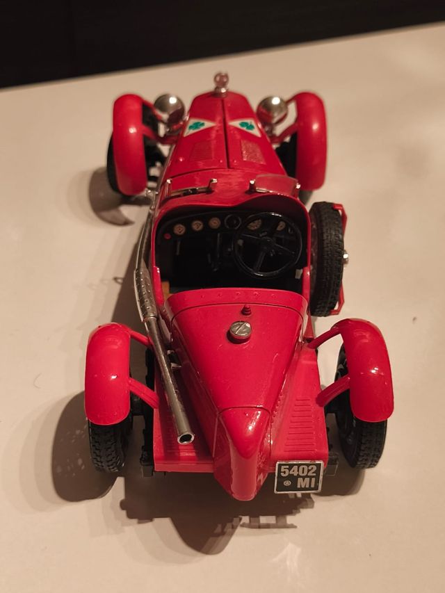 Alfa Romeo 8C 2300 Burago 1:18