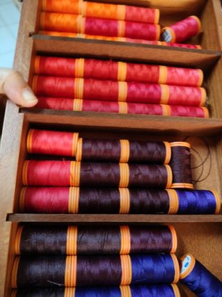 Filati colorati: 60 rocchetti