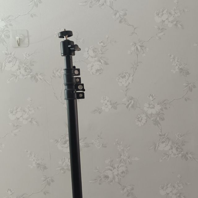 Cerchio di luce con treppiede alto