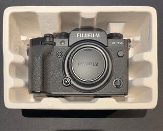 Fujifilm X-T4 negra: Cámara en buen estado. 